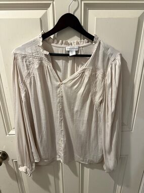 cupcakes & cashmere Cream Ruffle-Neck Button Front Blouse Thin SMOKE FREE